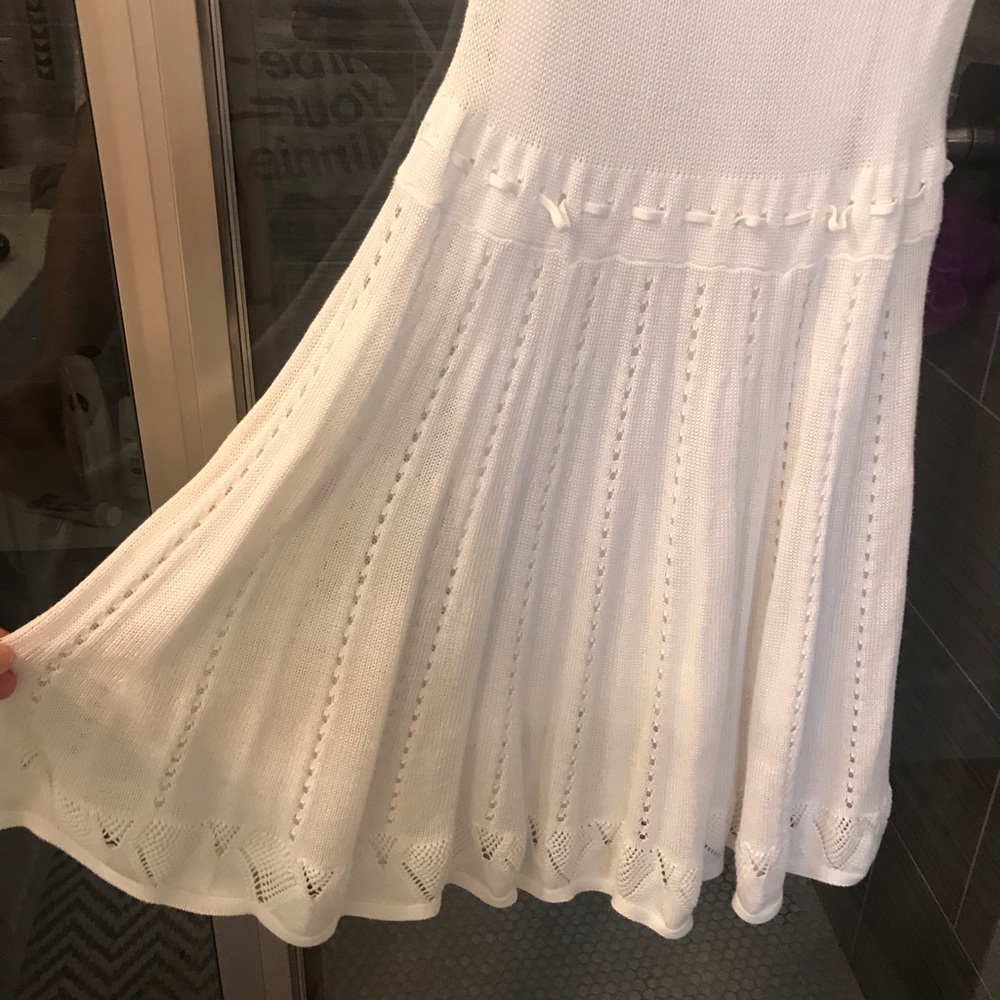 White knitted dress